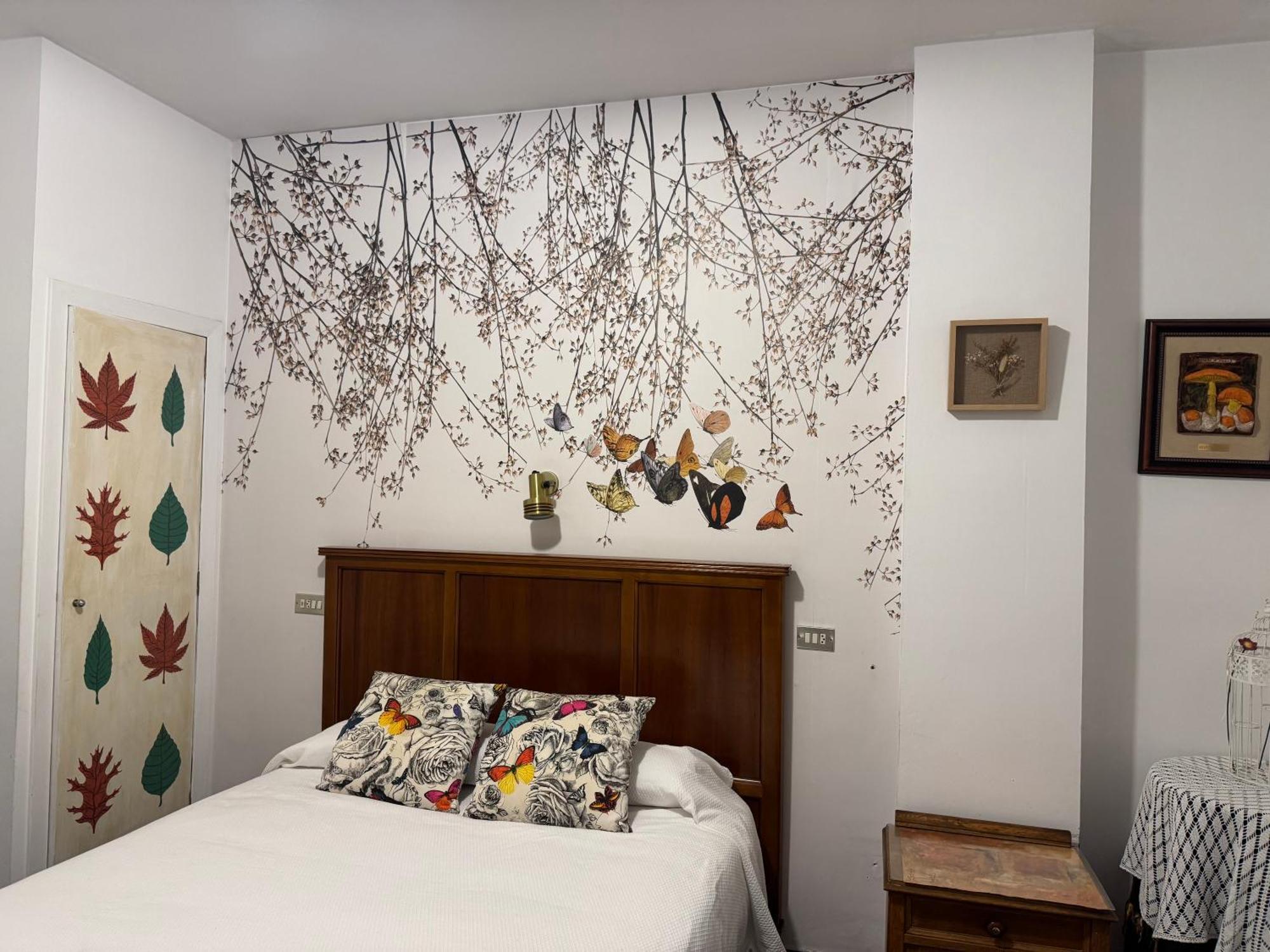 Hostal Pirineos Barbastro Buitenkant foto